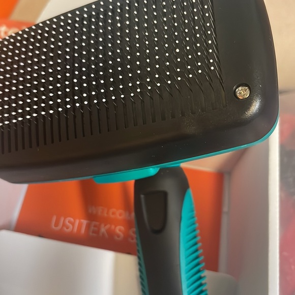 Usitek Dog/Cat Brush for Shedding and Grooming Self-cleaning Slicker Brush New - Picture 5 of 7